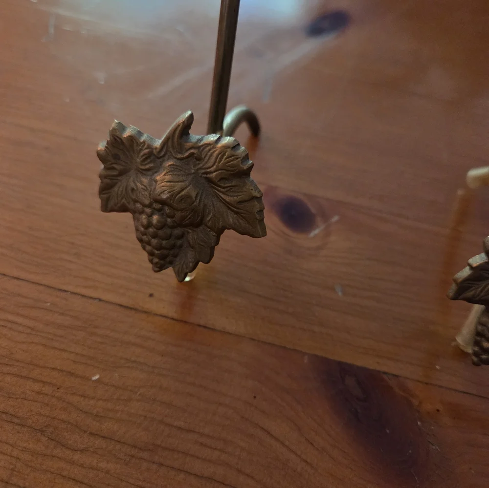 Vintage Brass Grape Leaf Easel